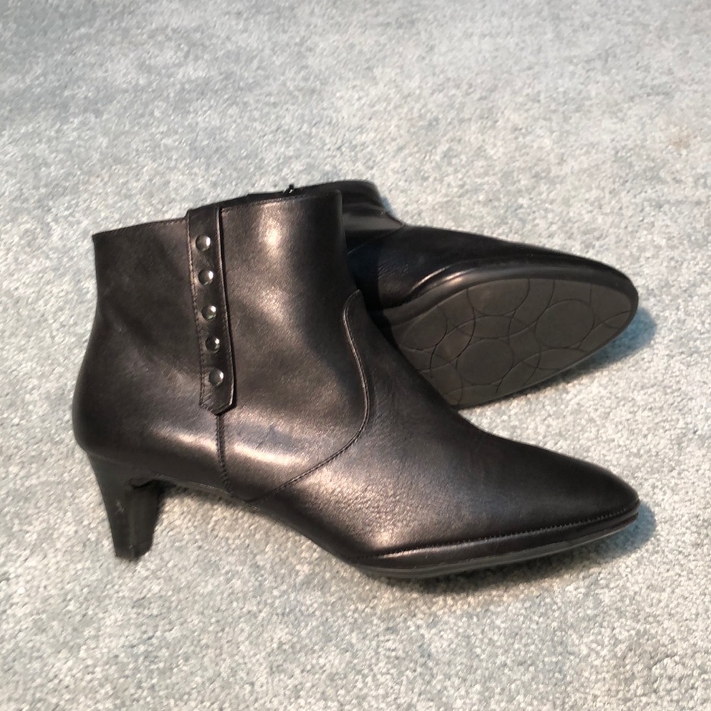 Comfortiva Black Ankle Boots